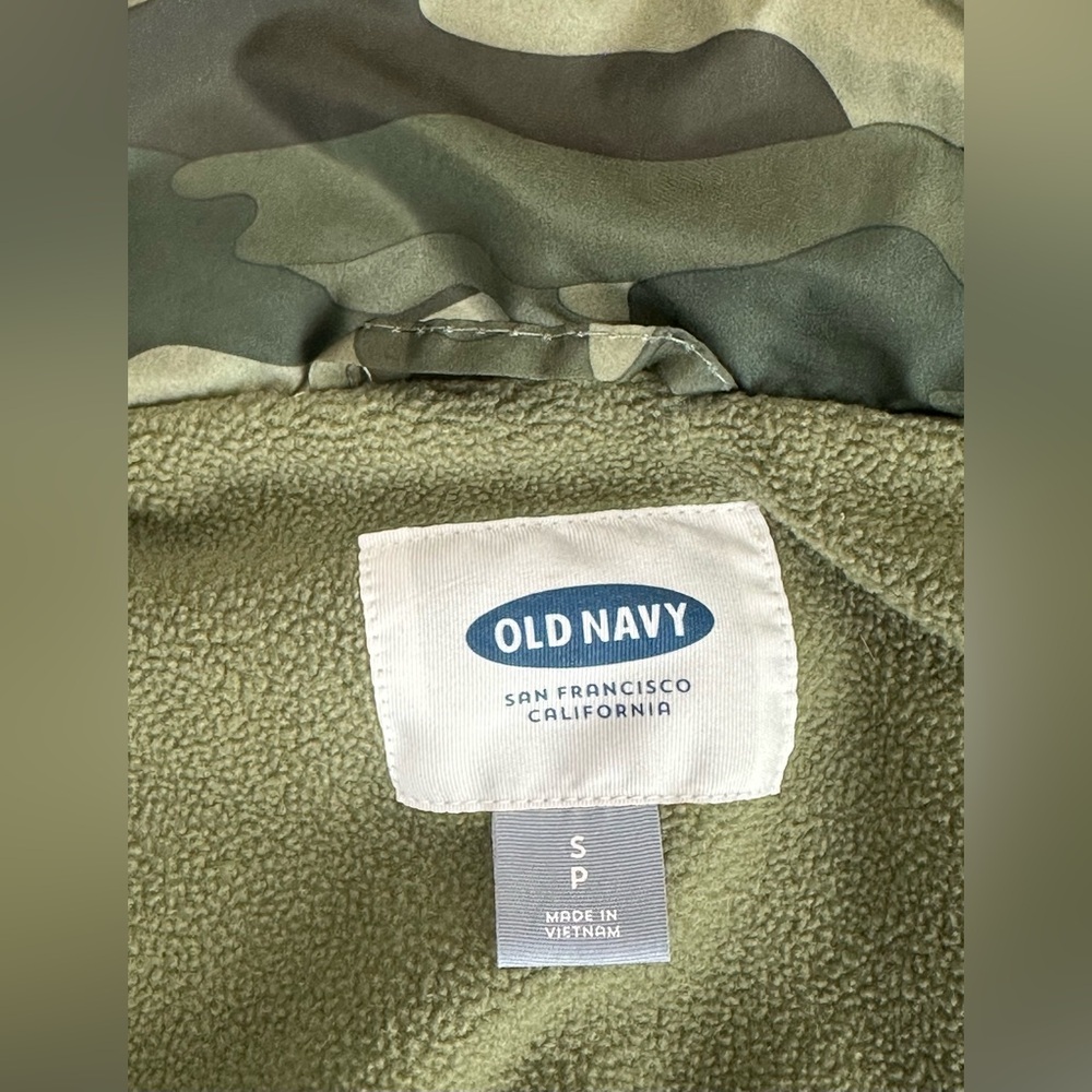 Old Navy Puffer Vest Camouflage Women's Size Small - Picture 5 of 9